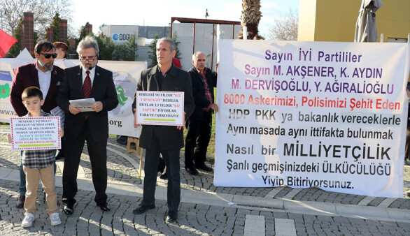 İzmir'de Vatansever Aydınlar Platformu  İYİ Parti'ye Millet İttifakı'ndan çekilme çağrısı yaptı