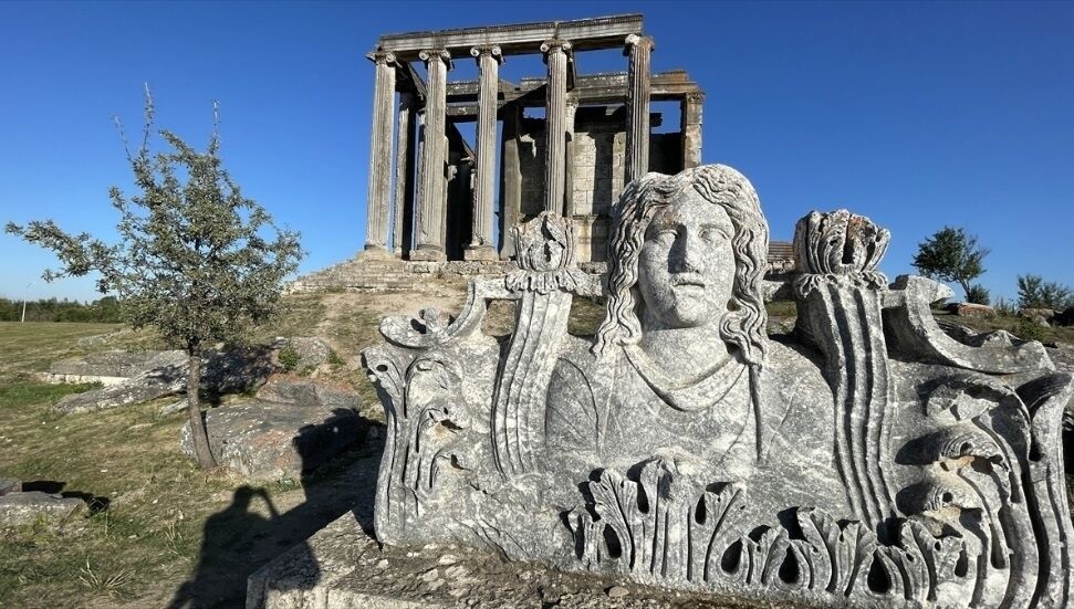 Aizanoi Antik Kenti'nde Romalı kadınların makyaj malzemeleri bulundu