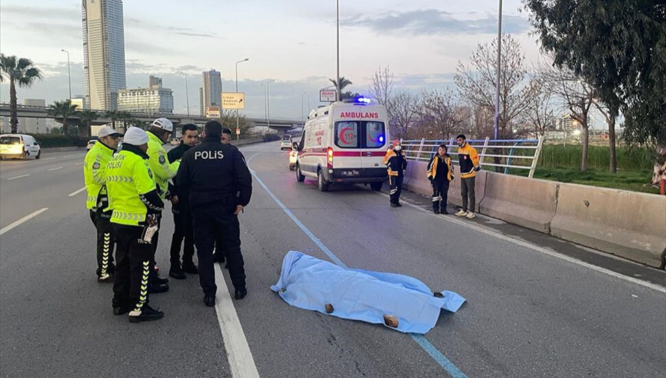 İzmir'de bir kişi yol kenarında ölü bulundu