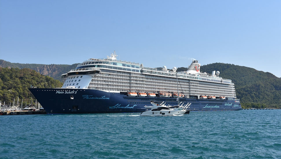 Yolcu gemisi "Mein Schiff 5" rotasını İsrail yerine Marmaris'e çevirdi