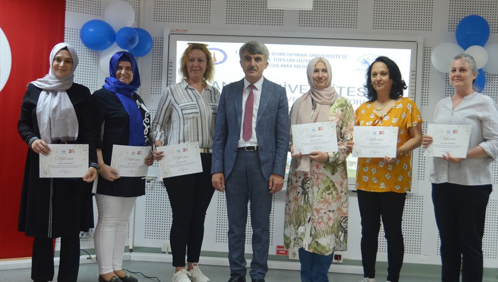 Kütahya’da "üniversiteli anneler” diplomalarını aldı